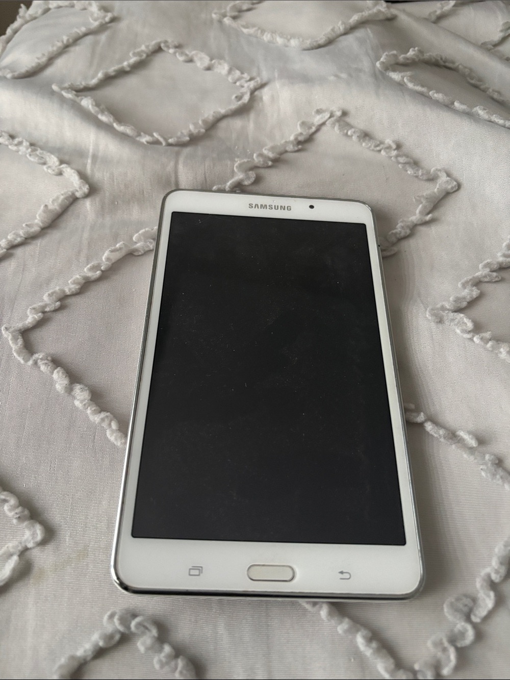 Samsung White Tablet with Black Display Bezel